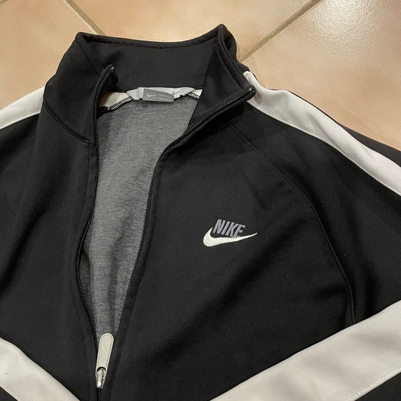 Nike zip up jacket size medium! Unisex. - Picture 1 of 3